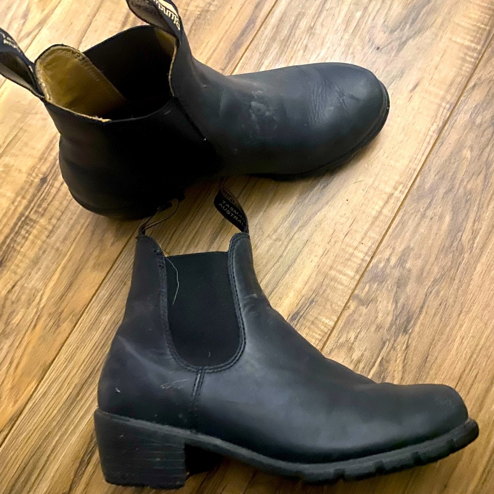 Size 9.5 blundstones